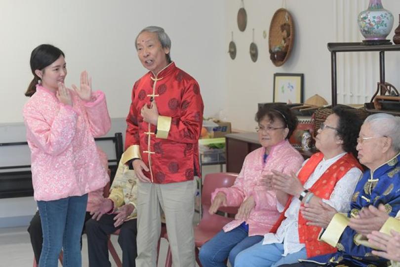 康復之路: 70歲的林國樑（左二）是《全家福》的男主角，通過話劇表演，情緒問題大為改善。