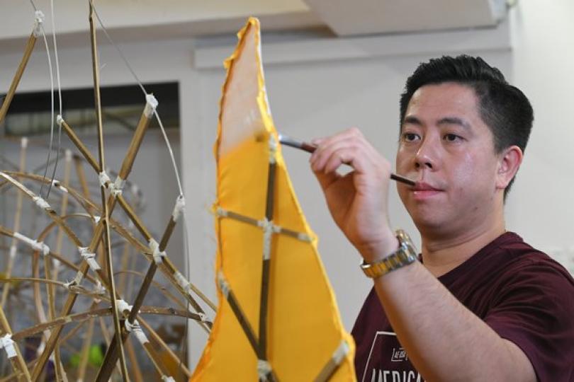 胸有成竹: 許嘉雄說紮作沒有圖則，全憑師傅的經驗和風格創作。