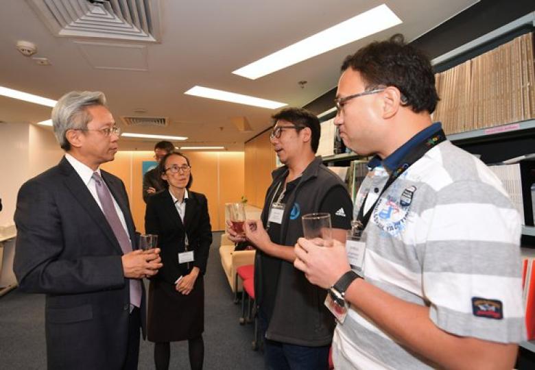 羅智光訪政府化驗所