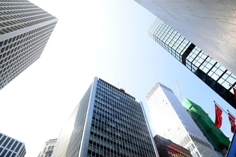 本財政年度暫錄赤字500億